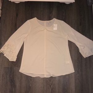 NWT Cato’s Cream Floral Sleeves Blouse
